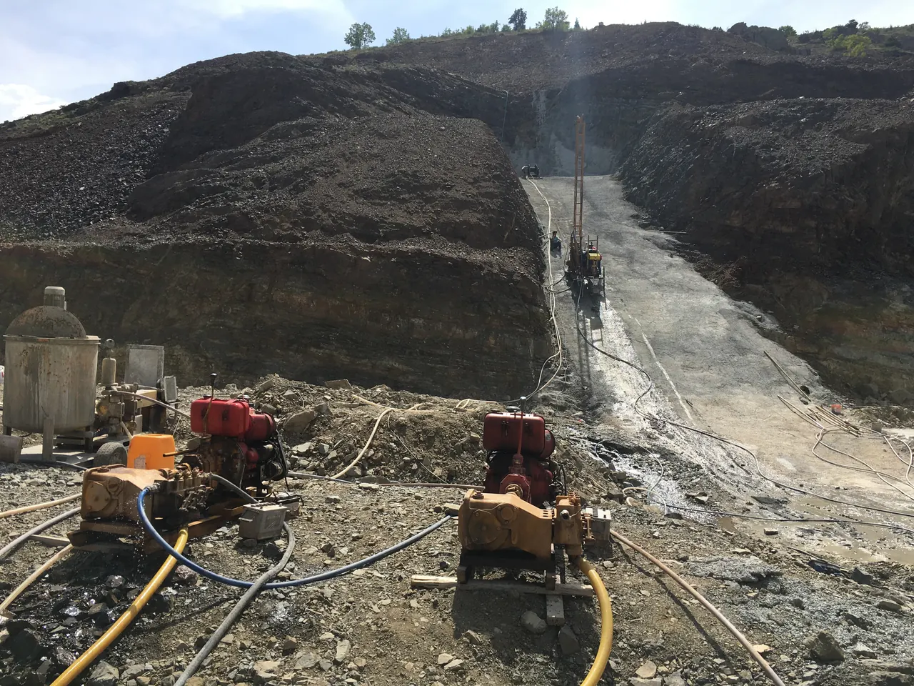Karaman Yılangömü Göleti'nde enjeksiyon pompaları ve perde hattı